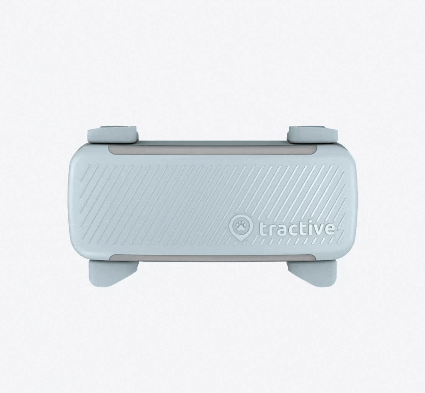 Un Tractive DOG 6 conectándose a un cable de carga USB-C, con la tira de LED inferior iluminándose en blanco para indicar que se está cargando